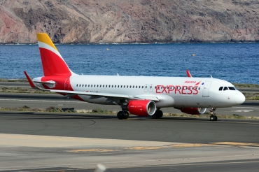 EC-LVQ (5590) 2013 Airbus A320-216(WL)