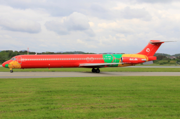 OY-RUE (49936) 1990 McDonnell Douglas MD-83