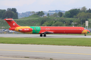 OY-RUE (49936) 1990 McDonnell Douglas MD-83