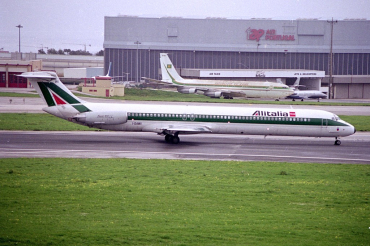 I-DAWI · McDonnell Douglas MD-82 · (LIS / LPPT)