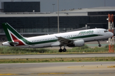 I-BIKI (1138) 1999 Airbus A320-214