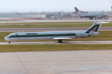 I-DAVM (49434) 1988 McDonnell Douglas MD-82