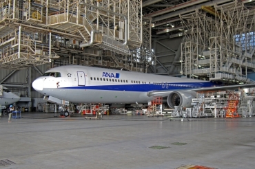JA8256 (cn 23756) Boeing 767-381