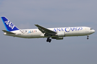 JA8286 (cn 24400) Boeing 767-381ER