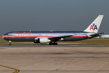 N384AA · Boeing 767-323/ER · (CDG / LFPG)