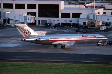 N851AA (1187) 1976 Boeing 727-223