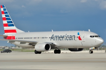 N803NN · Boeing 737-823 · (YUL / CYUL)