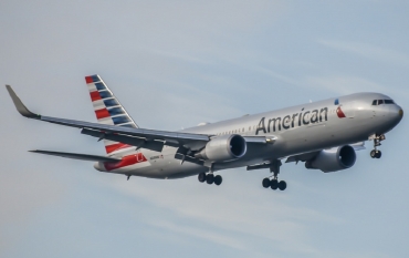 N349AN (cn 33088) Boeing 767-323ER