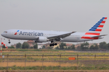 N376AN · Boeing 767-323/ER · (FCO / LIRF)