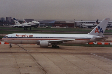 N370AA · Boeing 767-323/ER · (LHR / EGLL)