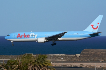 PH-AHQ (cn 24477) Boeing 767-383ER