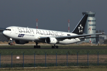 SP-LPE (24843) 1990 Boeing 767-341ER