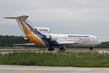UR-42383 (4520422016201) Yakovlev Yak-42D