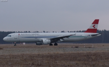 OE-LBA  (552) 1995 Airbus A321-111