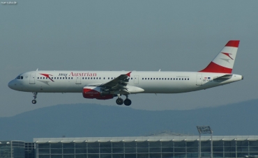 OE-LBC (cn 0581) Airbus A321-111
