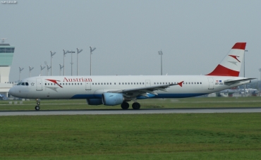 OE-LBD  (920) 1998 Airbus A321-211