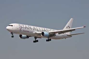 OE-LAT · Boeing 767-31A/ER · (YYZ / CYYZ)