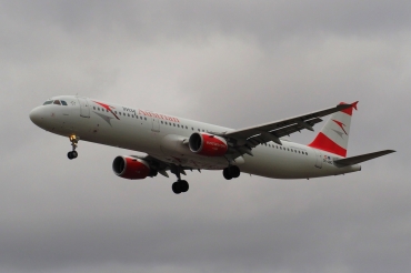 OE-LBC (cn 0581) Airbus A321-111