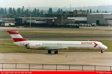 OE-LMB · McDonnell Douglas MD-82 · (LHR / EGLL)