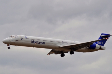 OH-BLU (53458) 1996 McDonnell Douglas MD-90-30
