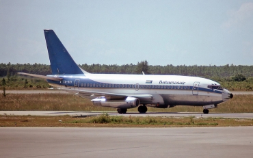 C6-BEI (cn 20128) Boeing 737-247