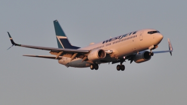 C-FUCS (60129) 2015 Boeing 737-8CT(WL)
