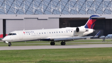 N744EV (10157) Bombardier CRJ-701