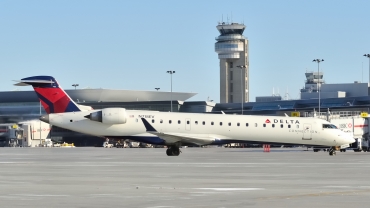 N718EV (10095) Bombardier CRJ-700