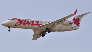 C-FIJA (7987) 2004 Bombardier CRJ-200