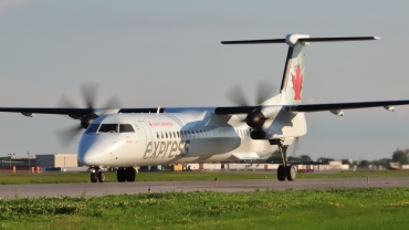 C-GJZR · Bombardier Dash 8-Q402 · (YUL / CYUL)
