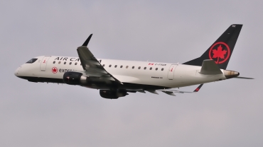 C-FRQM (17000137) Embraer 170-200LR