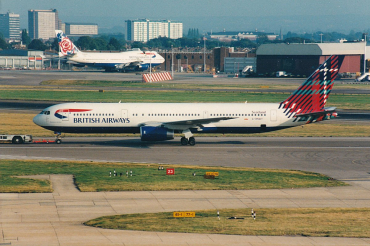 G-BNWT (25828) 1993 Boeing 767-336(ER)