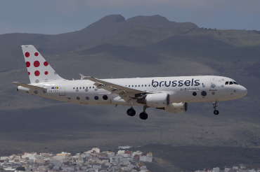 OO-TCV (1968) 2003 Airbus A320-214