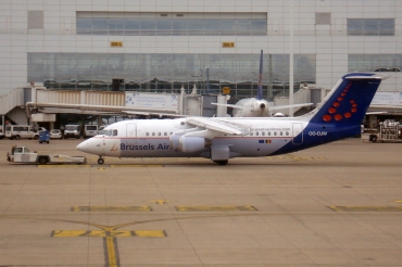 OO-DJW (cn E2296) BAe Avro RJ85