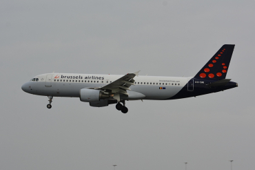 OO-SNI (1983) 2003 Airbus A320-214