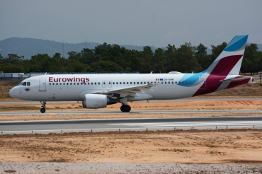 OO-SNN (4269) 2010 Airbus A320-214