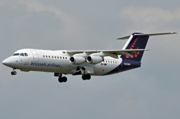OO-DWF (cn E3332) BAe Avro RJ100