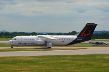 OO-DWF (cn E3332) BAe Avro RJ100