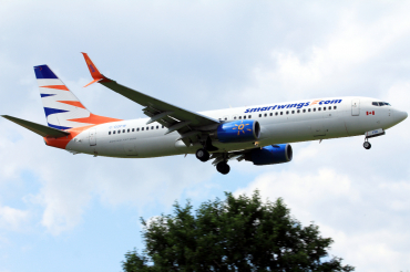 C-GOFW (33018) 2004 Boeing 737-8BK(WL)