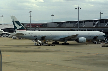 B-HNO (33704) 2004 Boeing 777-367
