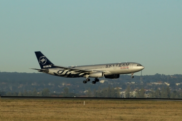 B-5908 · Airbus A330-243 · (SYD / YSSY)