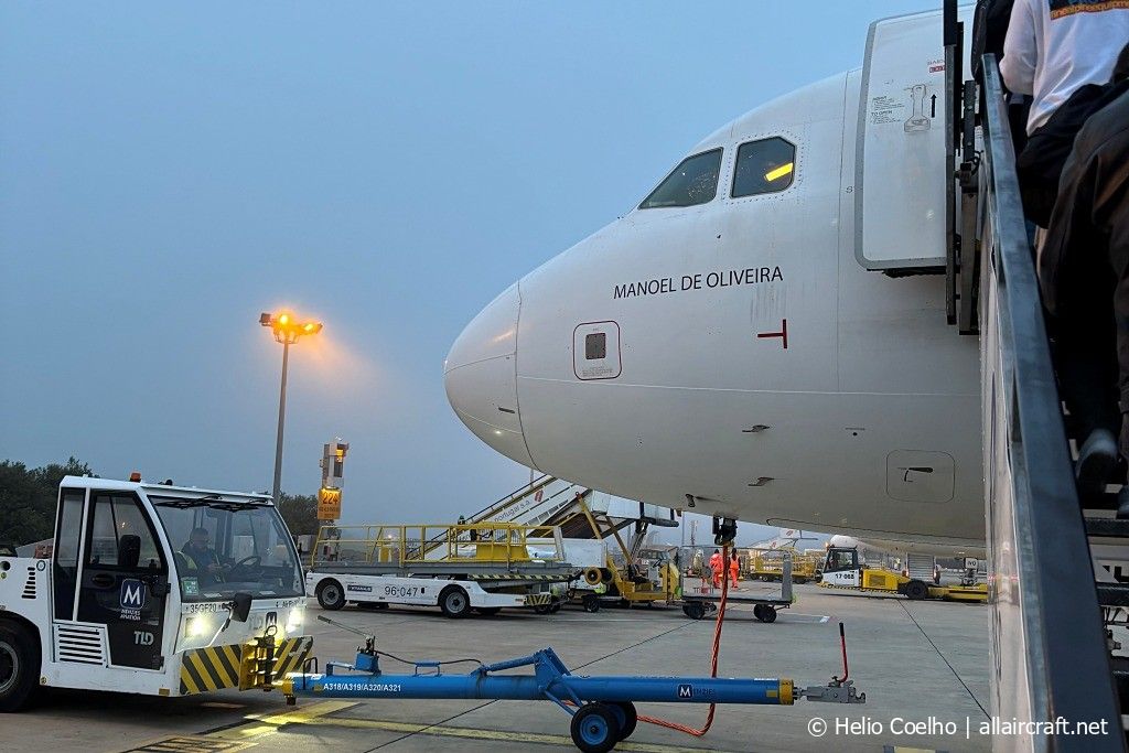 CS-TJH (2270) 2004 Airbus A321-211