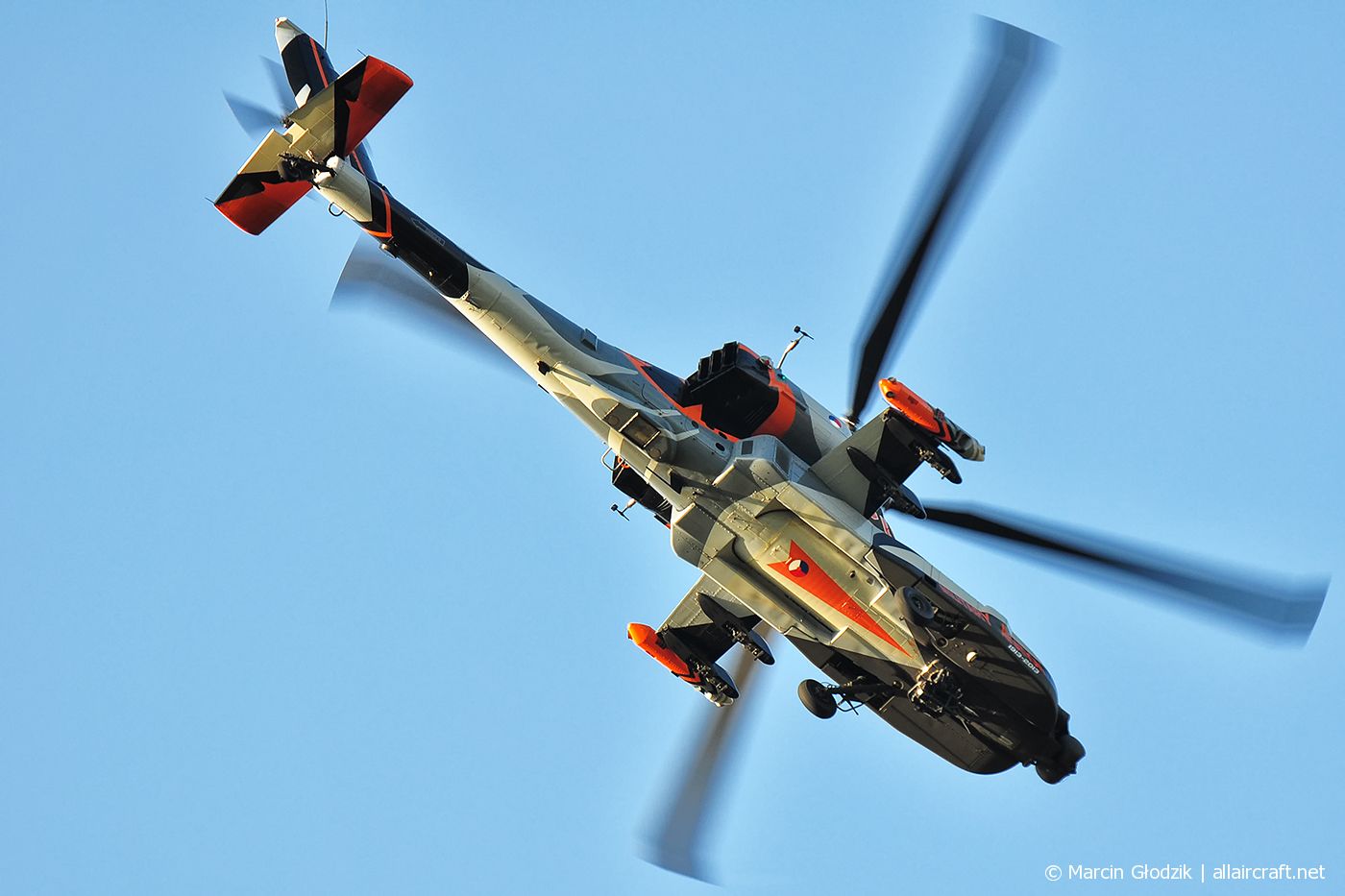 Q-17 (DN017) 1998 Boeing AH-64DN Apache