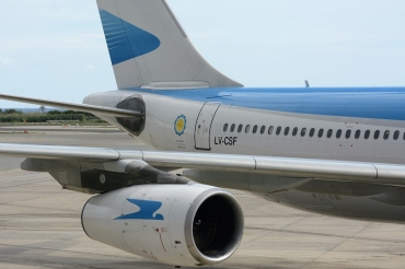 LV-CSF (cn 0128) Airbus A340-313